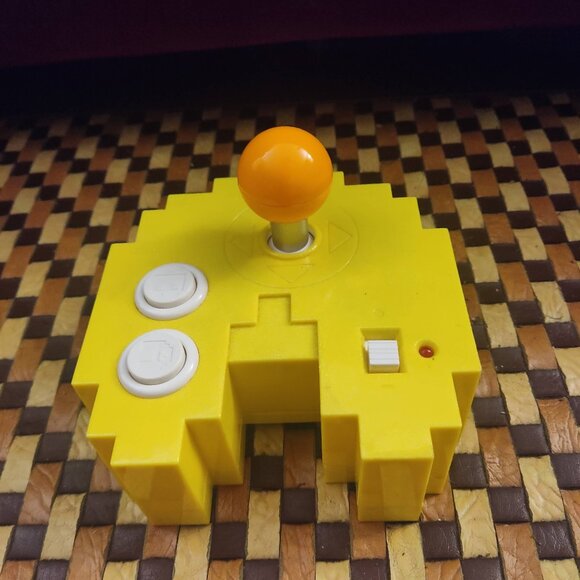 PAC-MAN TV Plug N Play 12 in 1 Game Namco Bandai 2012 Retro Gaming - Picture 1 of 2